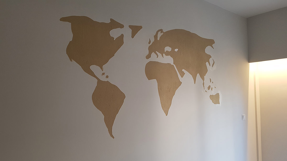 Χάραξη Χάρτη στον Τοίχο Αφήνοντας τον Παλιό Σοβά και Σπατουλάροντας τον Υπόλοιπο