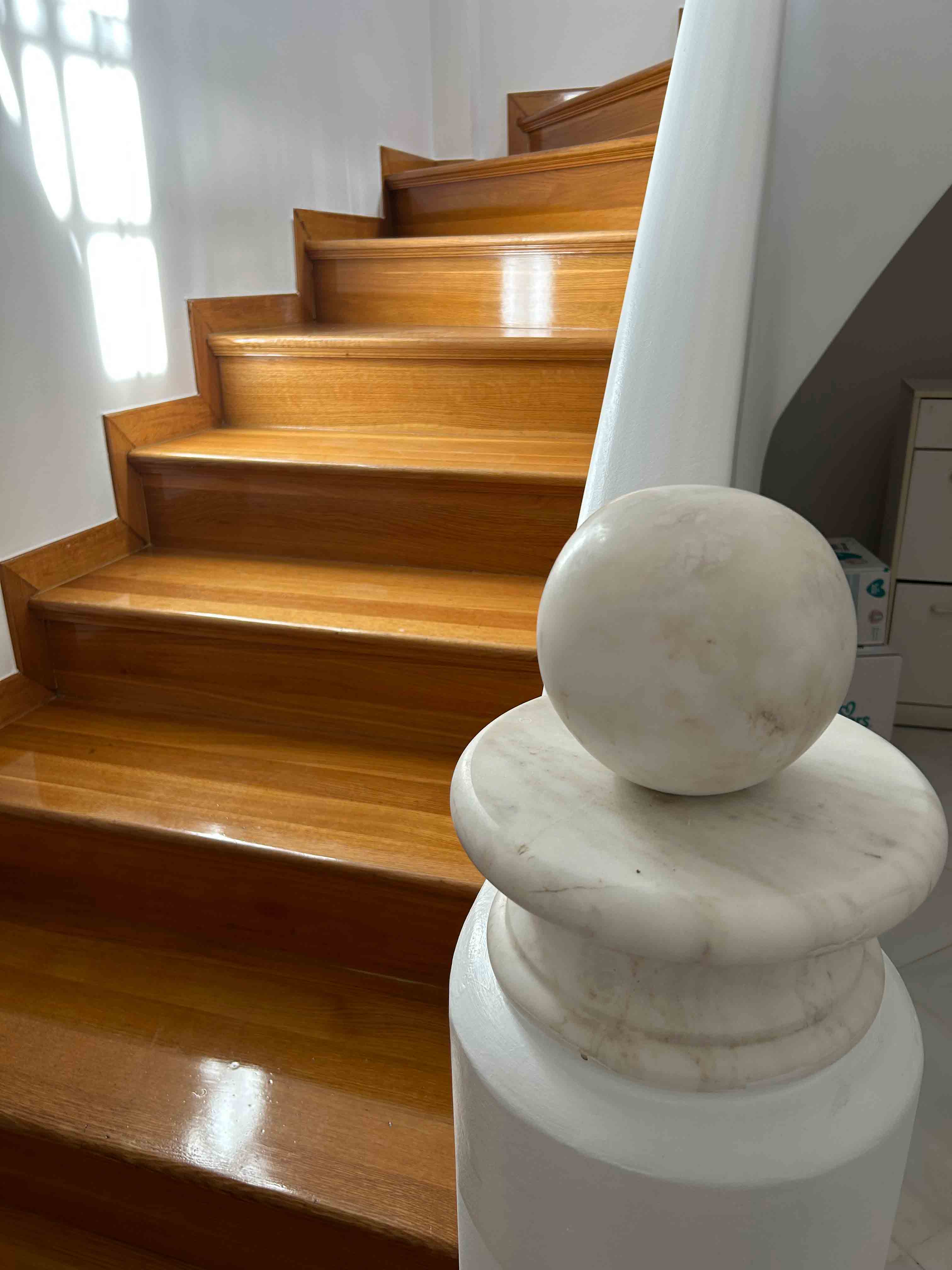 Ξύλινη επένδυση σκάλας από μασίφ Δρύς