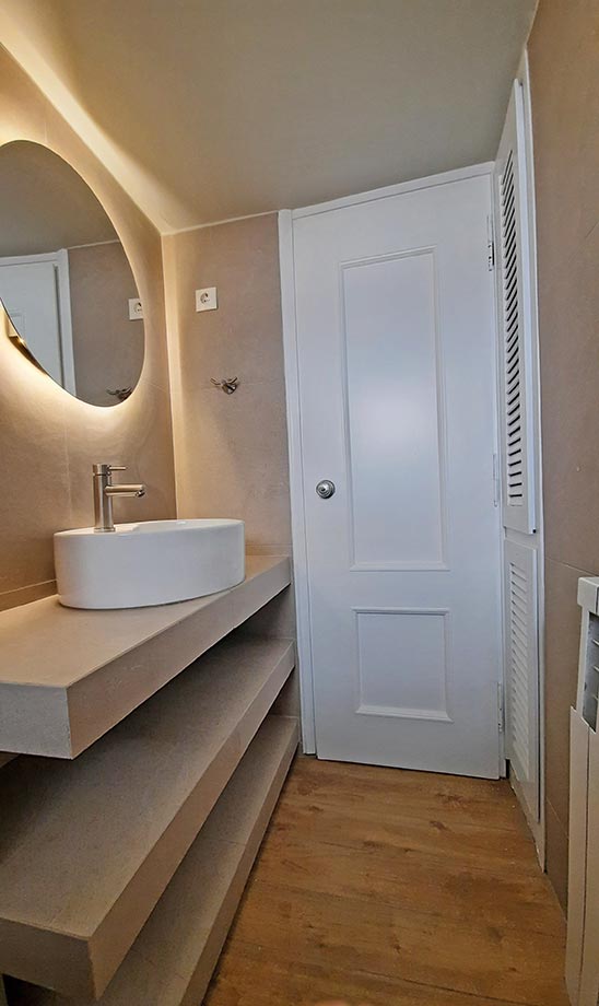 Επένδυση χτιστά ράφια από γυψοσανίδα με πλακάκι και φαλτσοκοπές