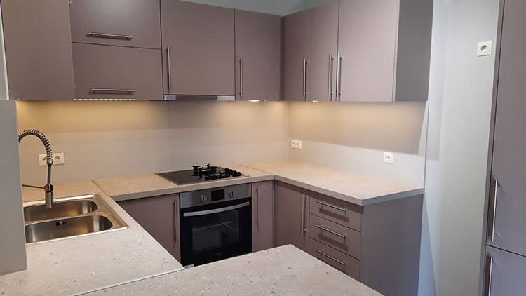 Νέα κουζίνα με ντουλάπια μελαμίνης Egger