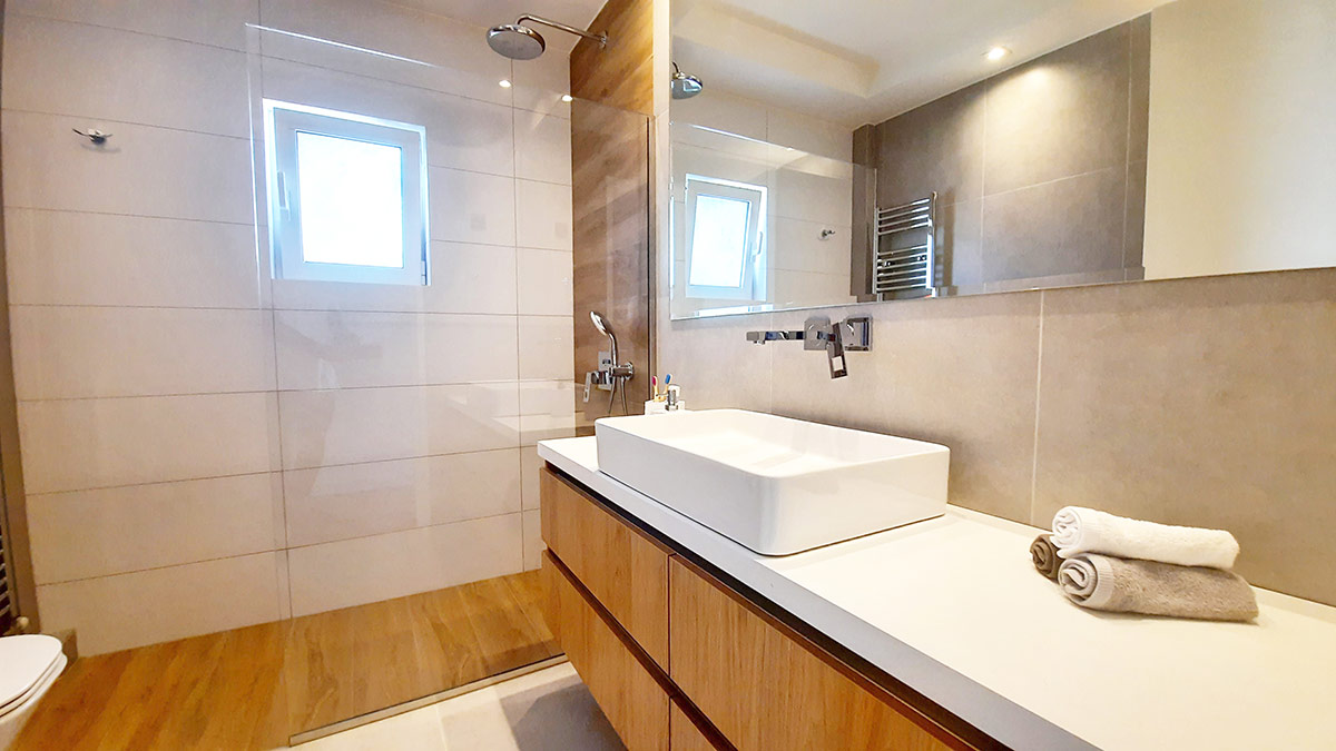 Ντουζιέρα με Πλακάκι σε Όψη Ξύλου