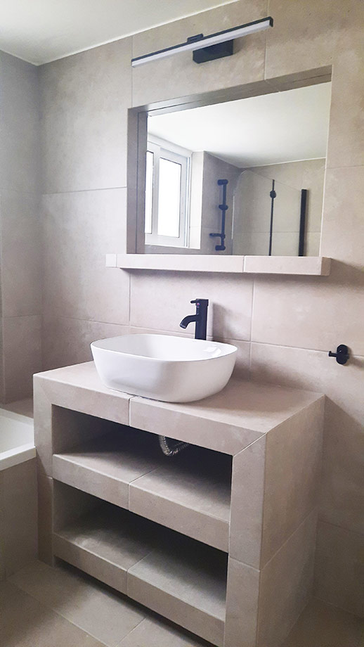 Λευκός Νιπτήρας με Μαύρη Μπαταρία