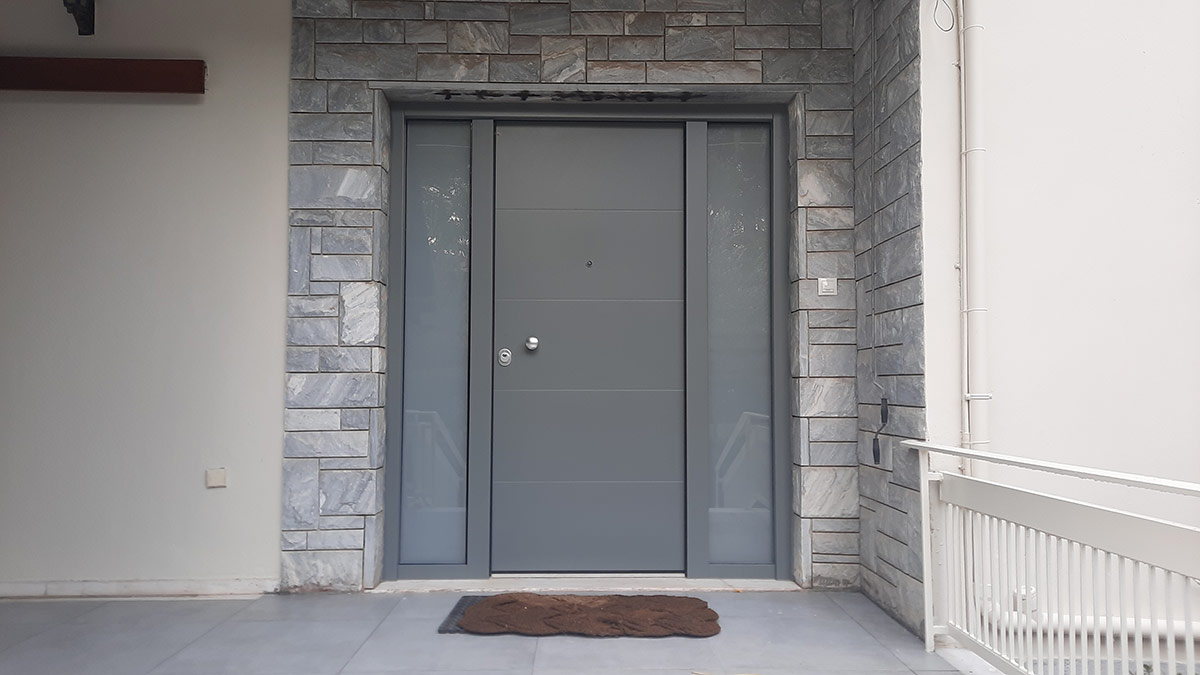 Εξωτερική Γκρί Πόρτα Ασφαλείας