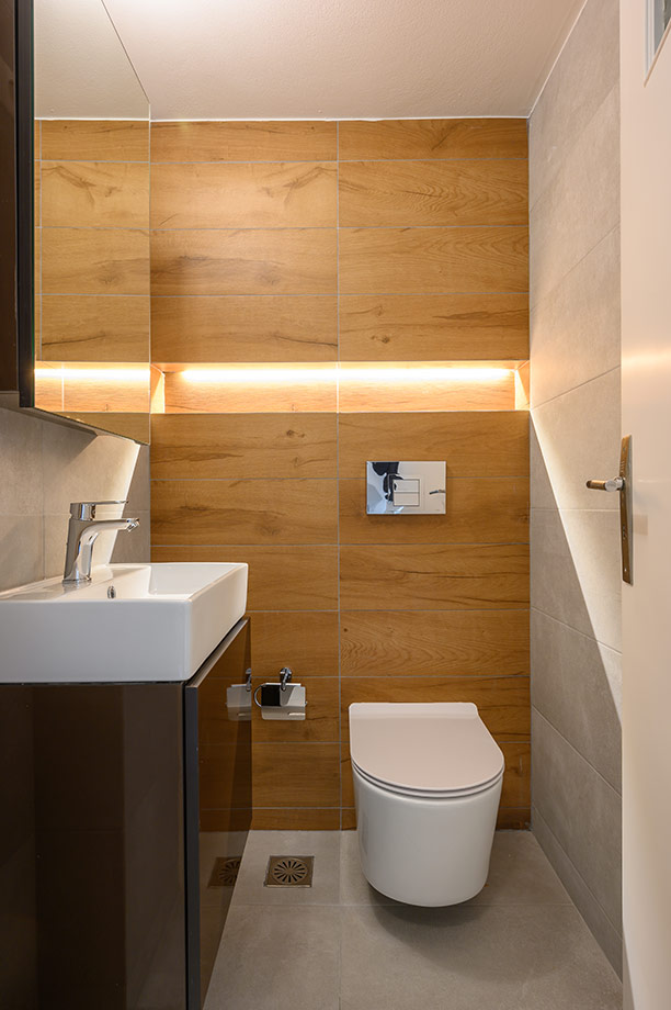 Ανακαίνιση WC με Εντοιχισμένο Καζανάκι και Ράφι Εσοχή