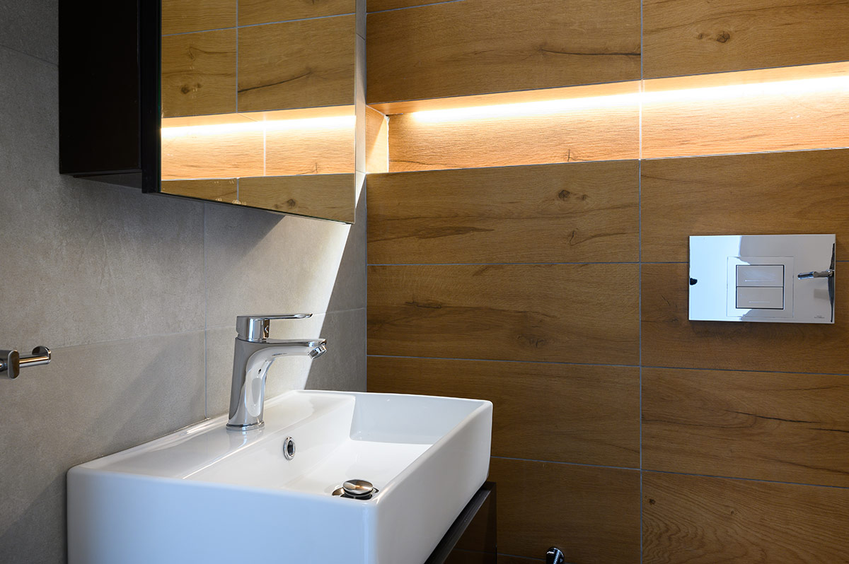 Κατασκευή Τοίχου για Καζανάκι με Ράφι και Κρυφό Φωτισμό