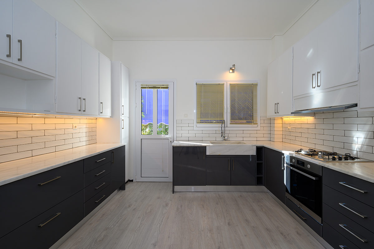 Νέα Μοντέρνα Κουζίνα με Vintage Στοιχεία