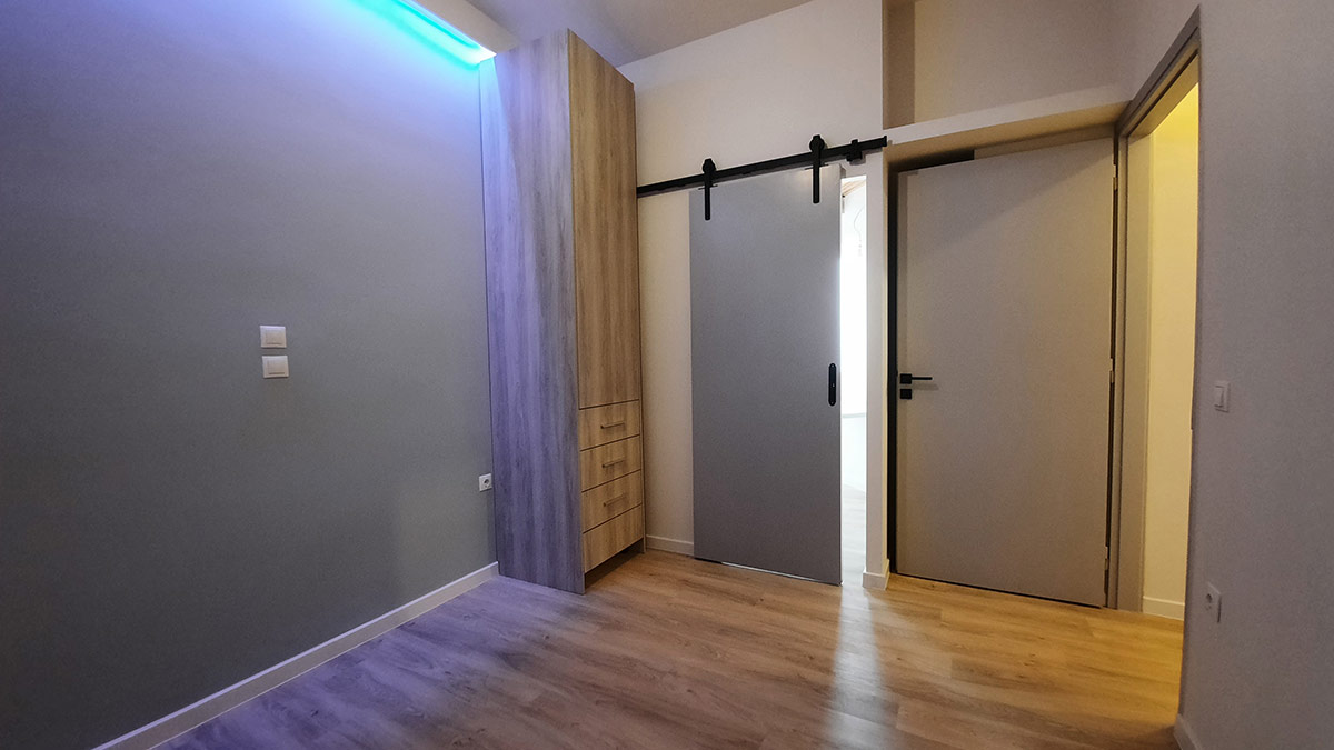 Κρυφός Φωτισμός πίσω απ'την Ντουλάπα