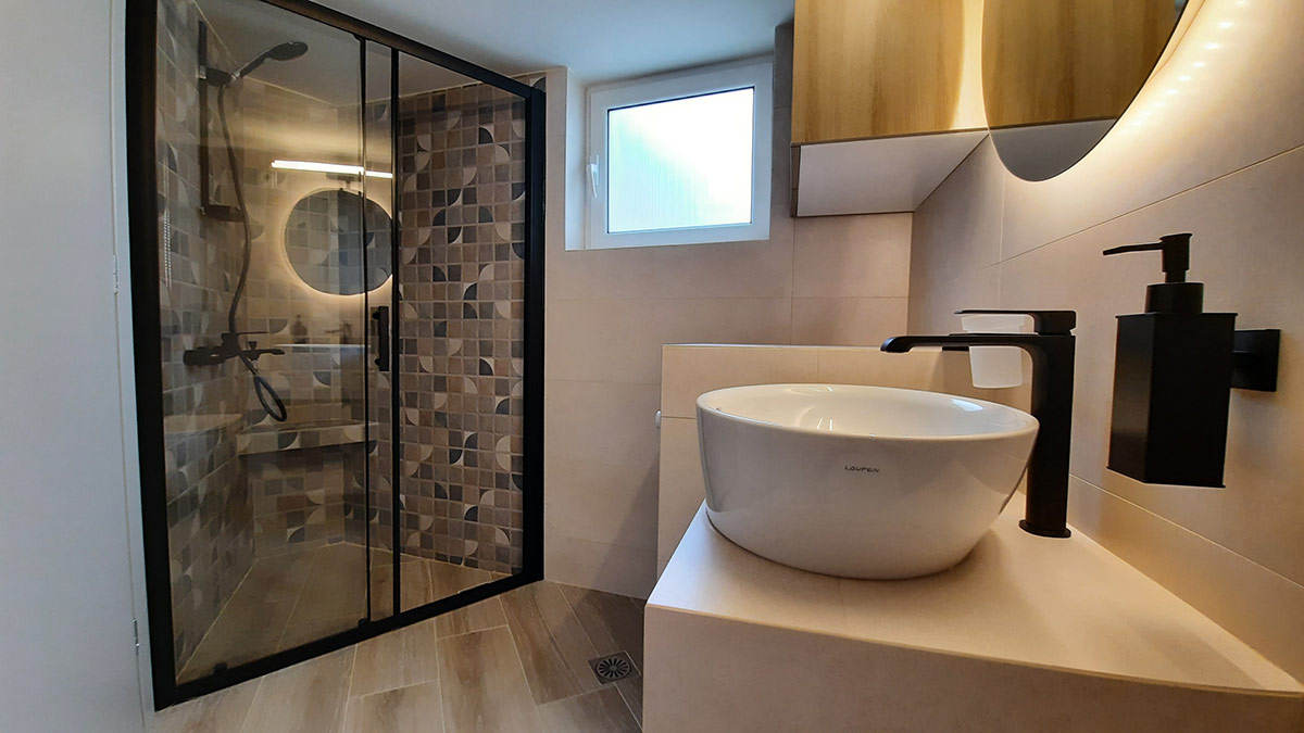 Δημιουργία Ντουζιέρας στην γωνία για Καλύτερη Αξιοποίηση του Χώρου στο Μπάνιο