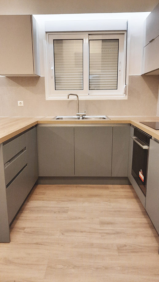 Minimal Κουζίνα Χωρίς Πόμολα με Σύστημα Gola