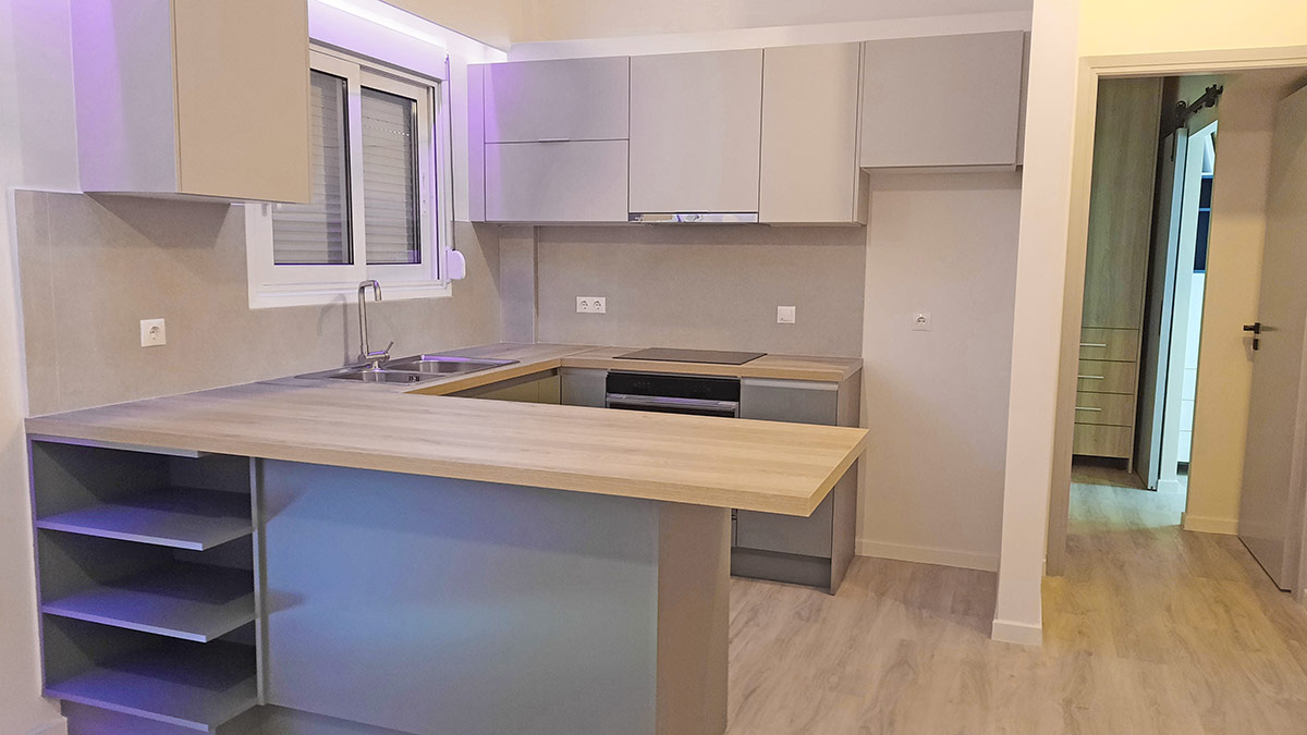 Μοντέρνα Κουζίνα με Πάσο Φαγητού