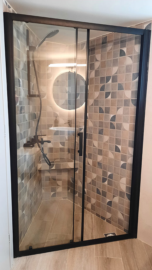 Ντουζιέρα με Πλακάκι σε Γεωμετρικά Σχέδια