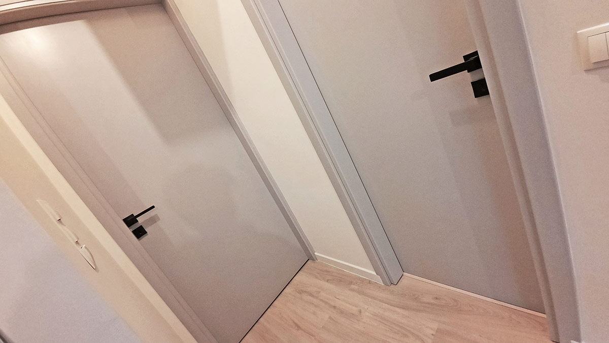 Πόρτες Laminite Γκρί με Μαύρα Πόμολα