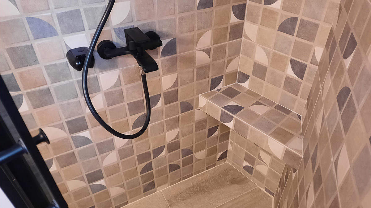 Χτιστό Κάθισμα Ντουζιέρας