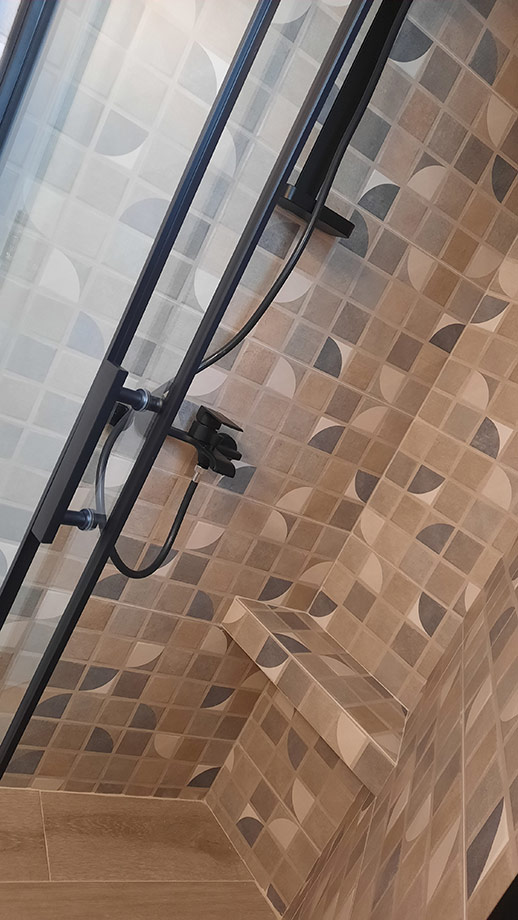 Χτιστό Κάθισμα στην Ντουζιέρα