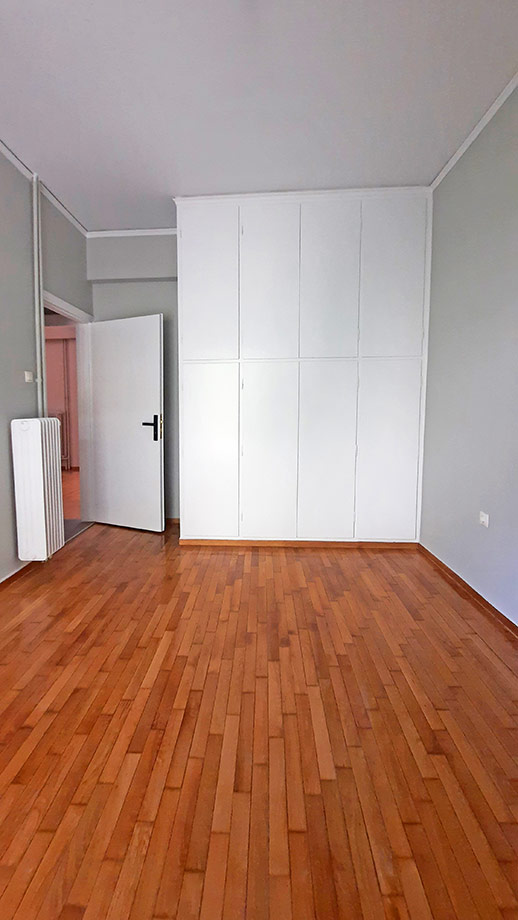 Αναπαλαίωση Παλαιάς Ντουλάπας