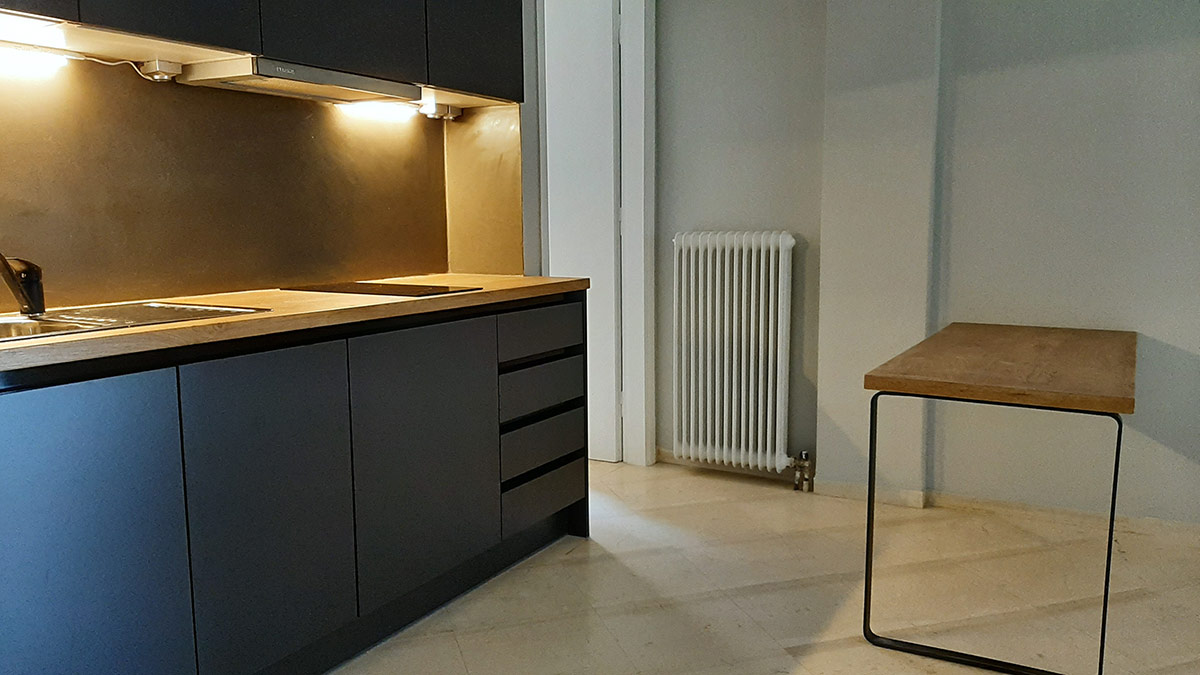 Μικρή Κουζίνα με Επένδυση Πατητής Τσιμεντοκονίας