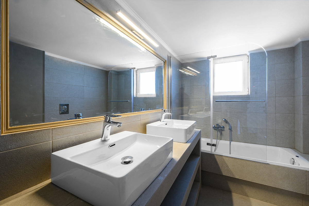 Μπάνιο με Χτιστή Μπανιέρα