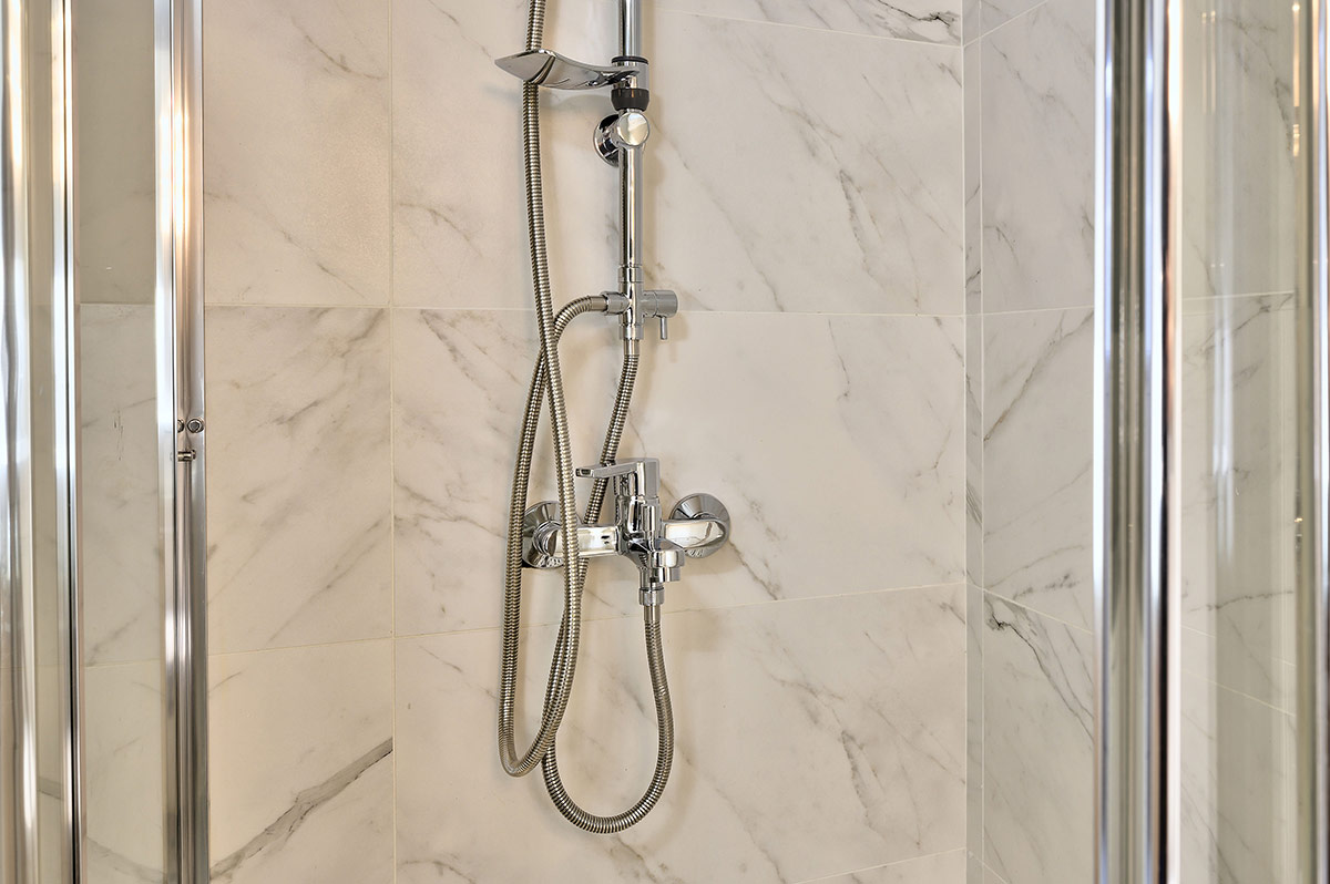 Μπαταρία και Πλακάκι Μπάνιου