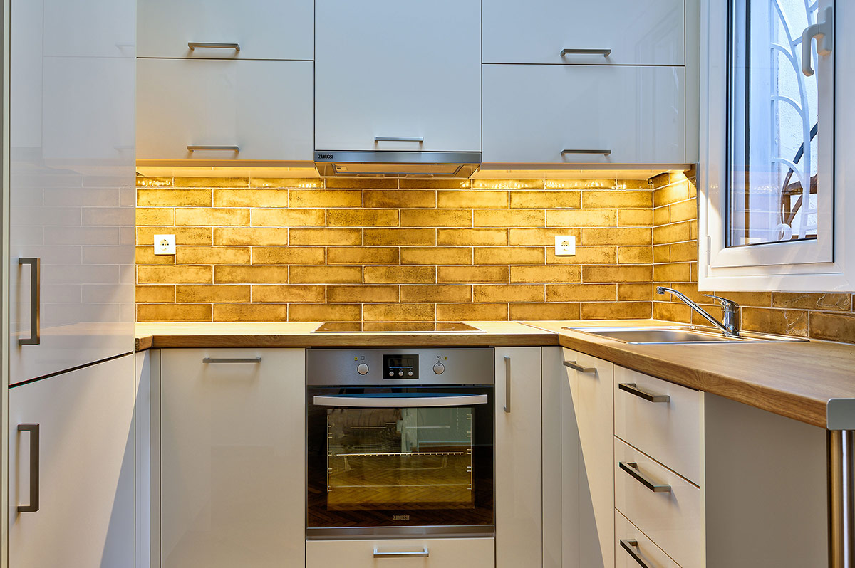 Πλάτη Πάγκου Κουζίνας με Πλακάκι Τουβλάκι