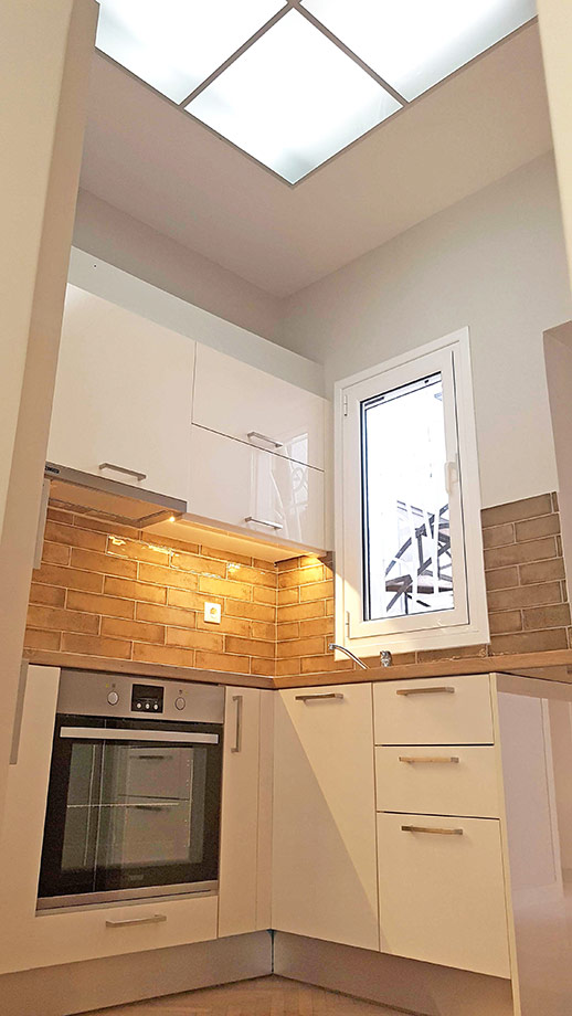 Ψευδοροφή Κουζίνας με Εφέ Αιθρίου Φυσικού Φωτισμού