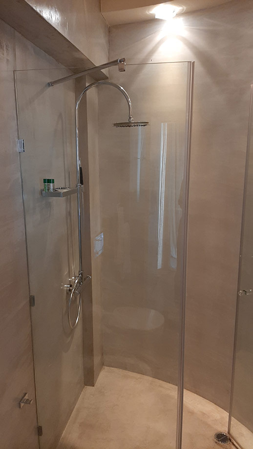 Ντουζιέρα και Τοίχοι με Πατητή Τσιμεντοκονία