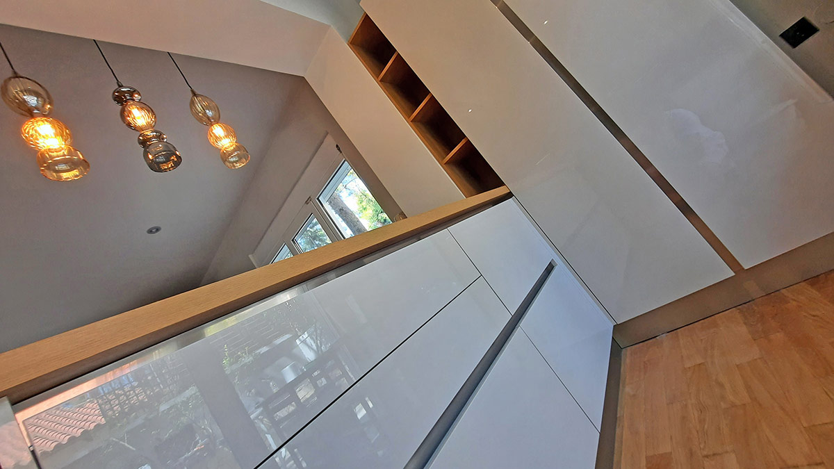 Λειτουργική Νησίδα Κουζίνας με Συρτάρια