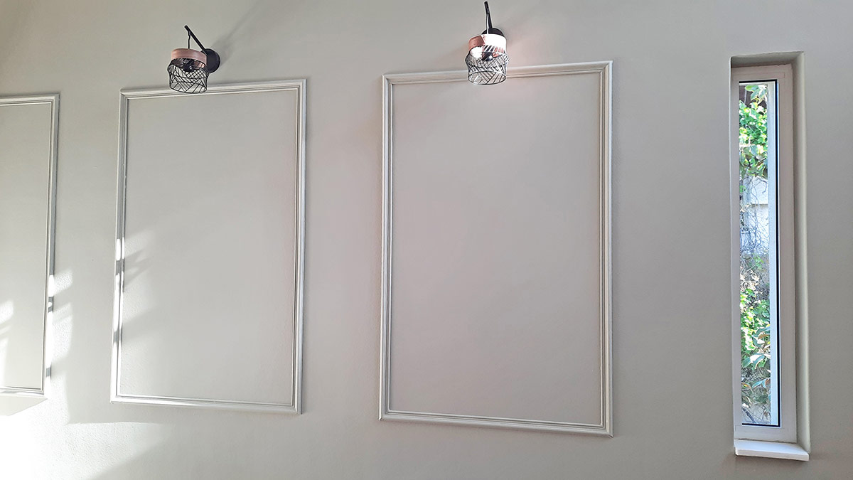 Διακοσμητικές Κορνίζες Τοίχου με Ξύλινα Προφίλ