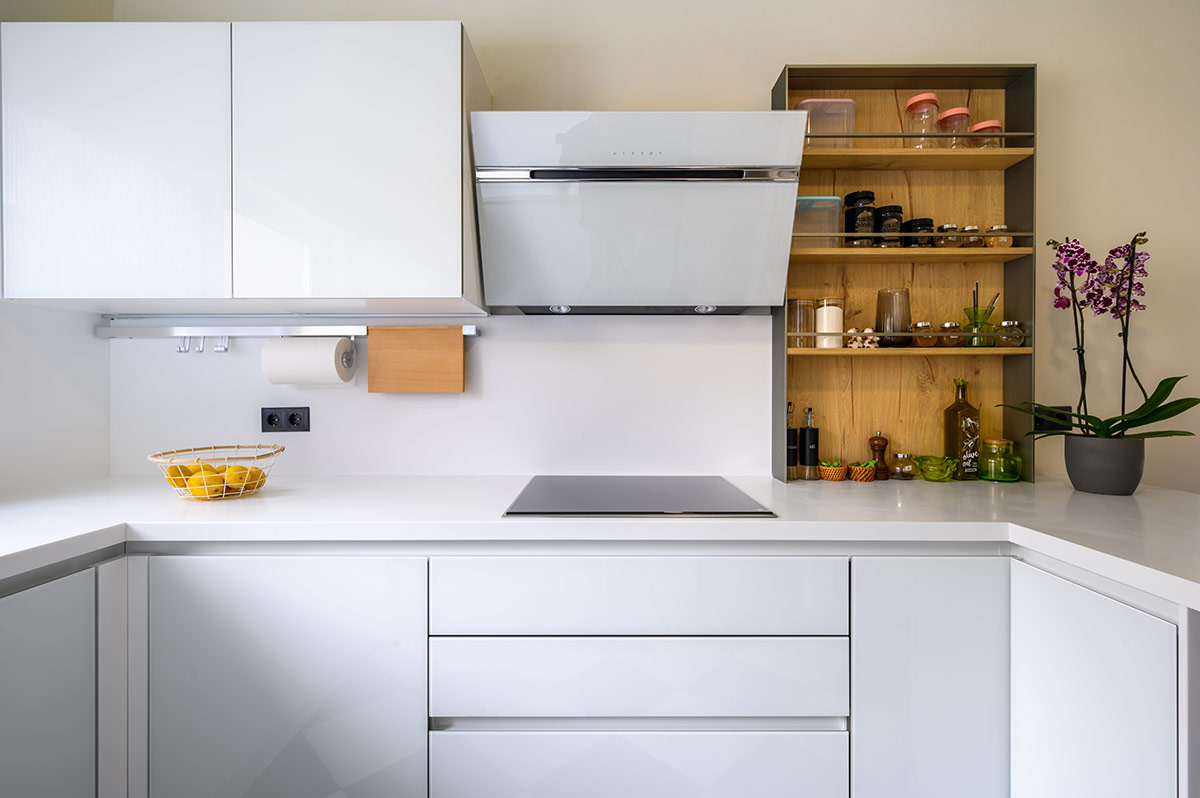 Κουζίνα με Πορτάκια από Τζάμι