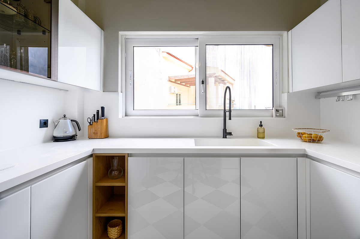 Μοντέρνα Κουζίνα με Πάγκο και Νεροχύτη Corian