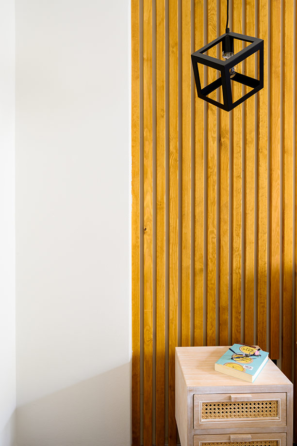 Πηχάκια από Μασίφ Πεύκο Βαμμένα Δρύς Πλάτη Mdf