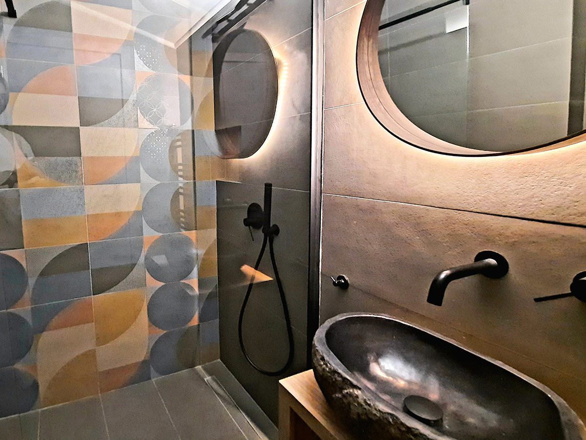 Πλακάκι με Γεωμετρικά Σχέδια στο Μπάνιο