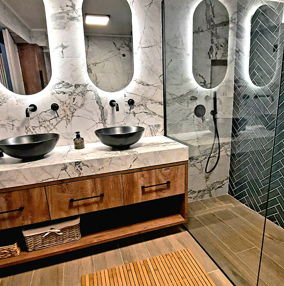 Χτιστός Πάγκος με Κρεμαστό Έπιπλο