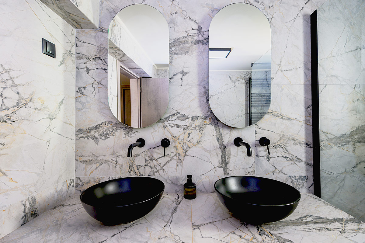 Χτιστός Πάγκος με Οβάλ Καθρέφτες