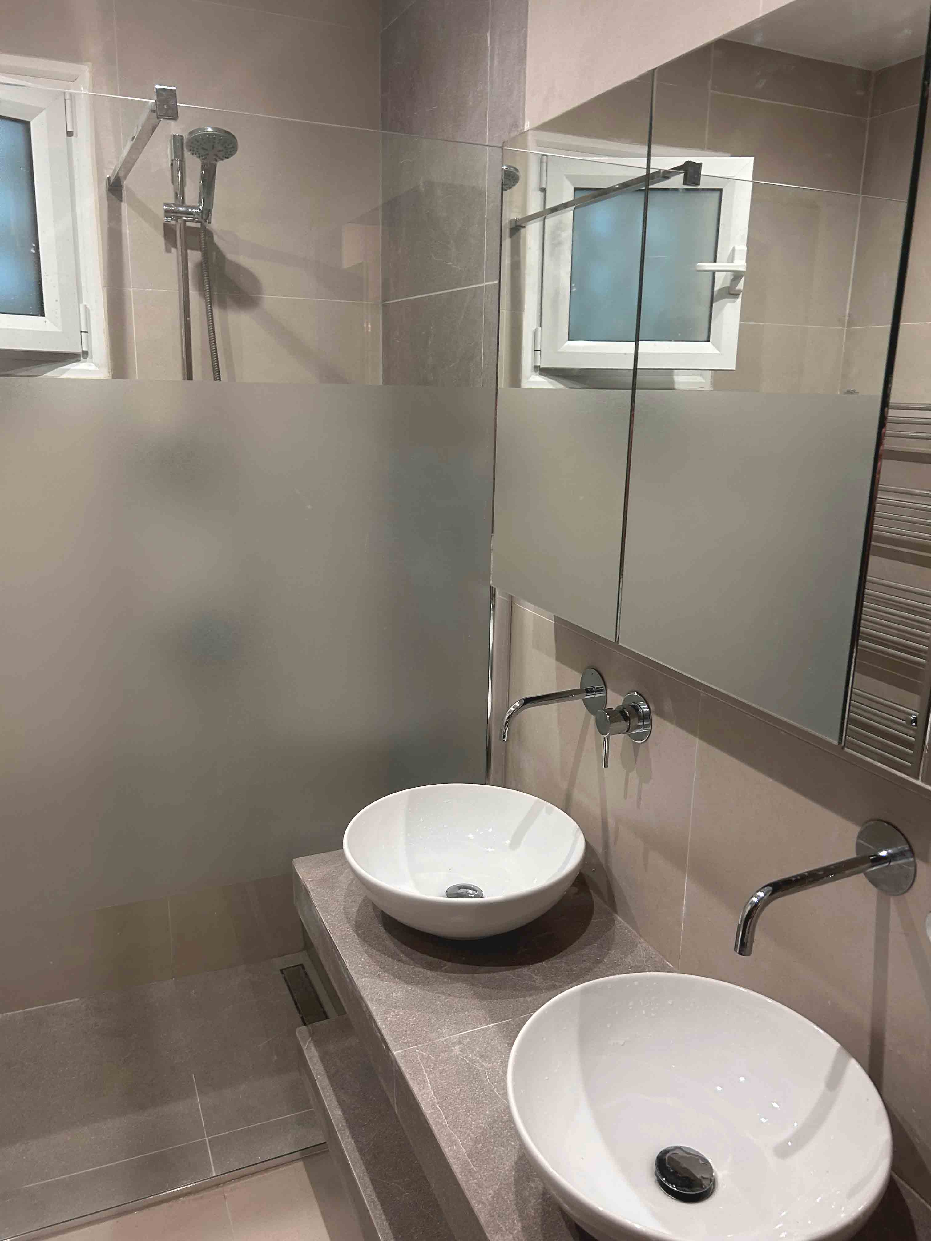 Τζάμι ντουζιέρας με αυτοκόλλητο αμμοβολή