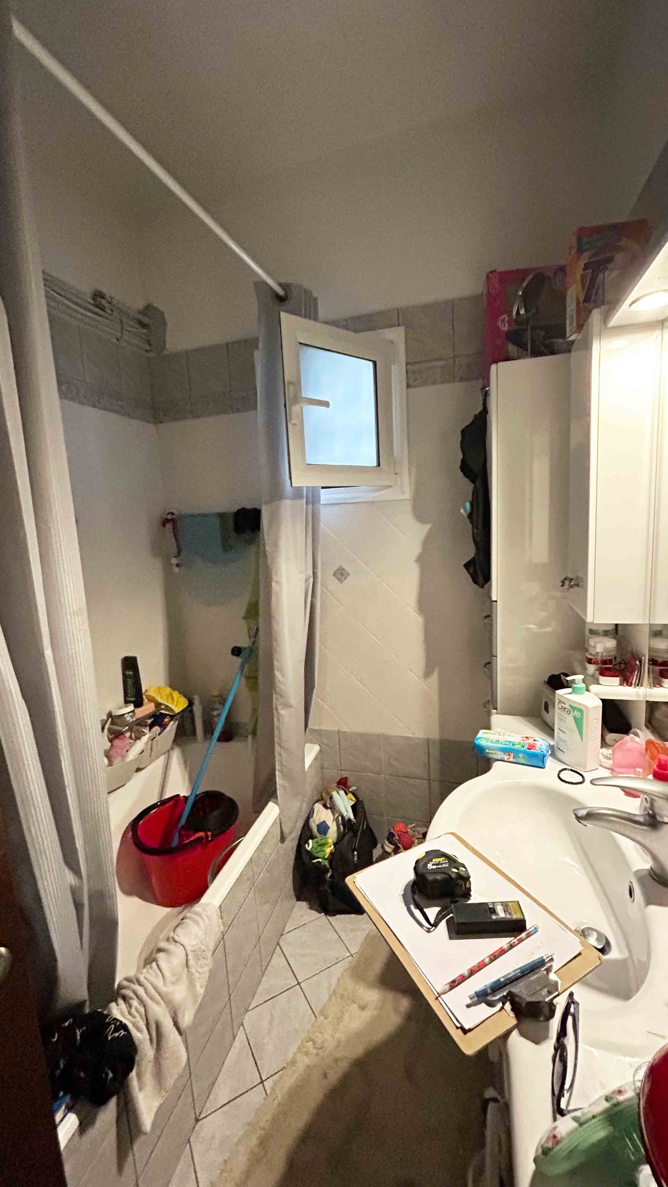 Παλιό μπάνιο πρός ανακαίνιση