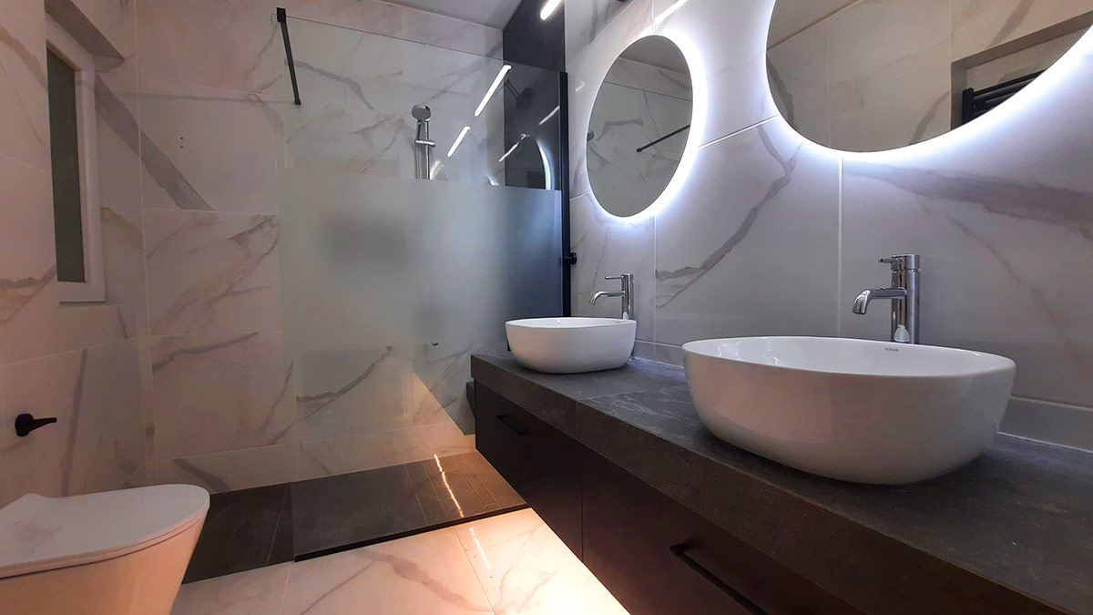 Μπάνιο με Πλακάκι Μαρμάρινο