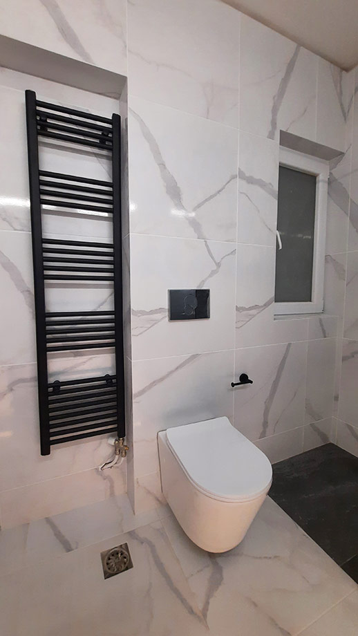 Συνδυασμός Μαρμάρου με Μαύρα Accesoire Μπάνιου