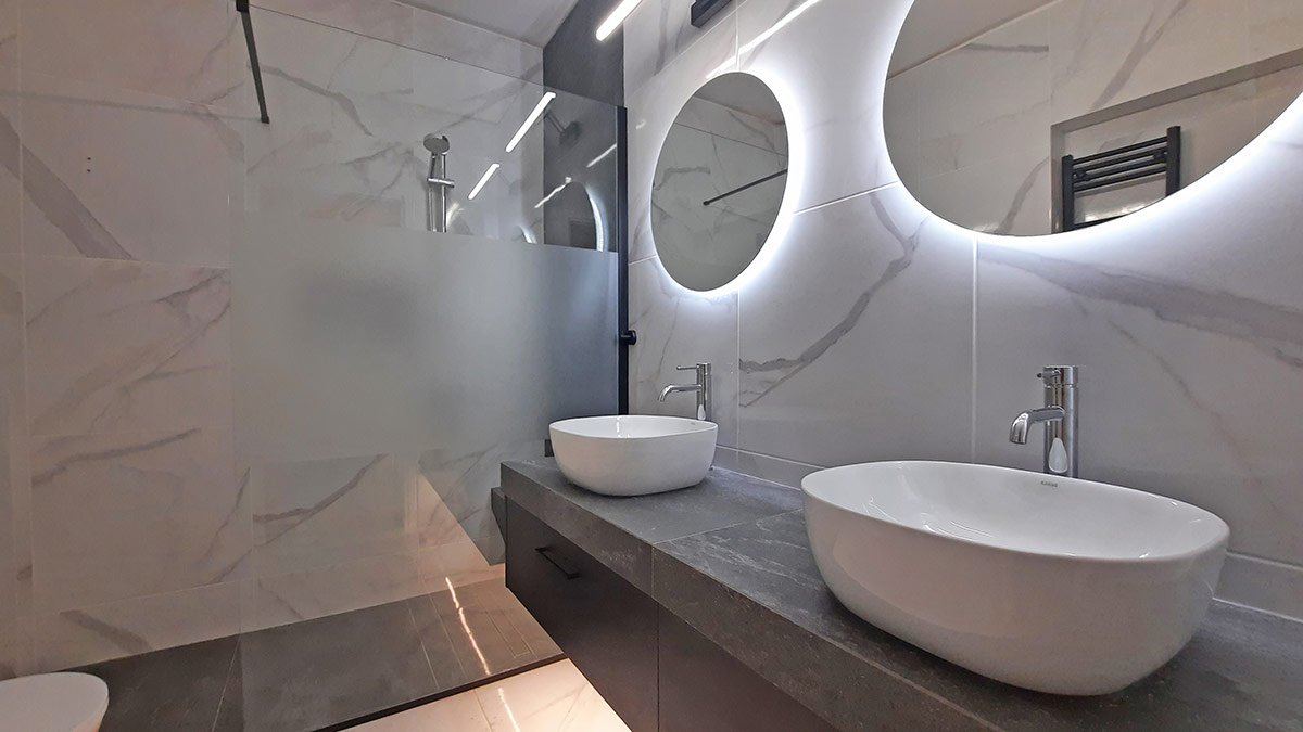 Συνδυασμός Πλακάκι Όψη Μαρμάρου και Γκρί Σαγρέ Γρανίτη