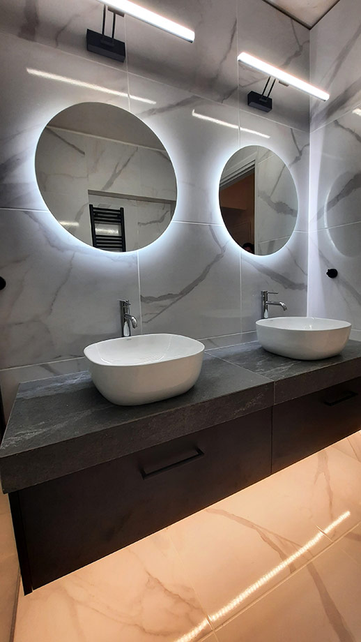 Χτιστός Πάγκος με Διπλό Νιπτήρα και Κρεμαστή Συρταργιέρα