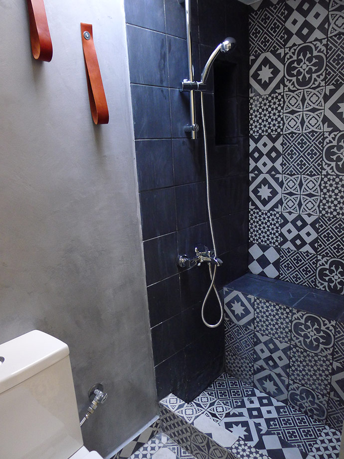 Μπαταρία και Πλακάκια Μπάνιου