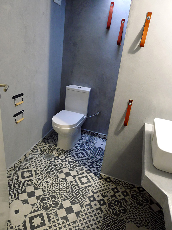 Γκρί Τσιμεντοκονία και Vintage Ασπρόμαυρο Πλακάκι