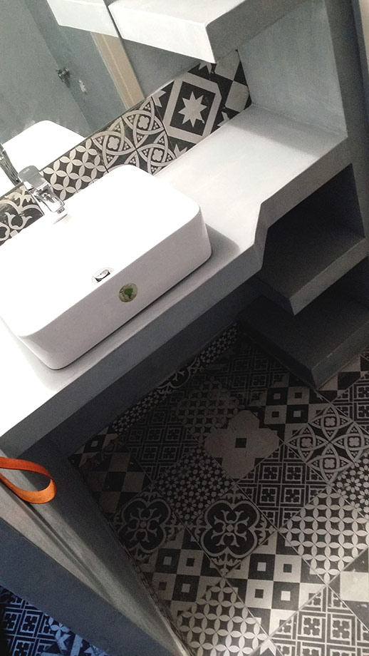 Χτιστό Έπιπλο με Ράφια απο Τσιμεντοκονία