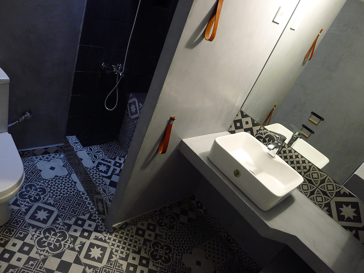 Χτιστός Πάγκος με Γκρί Τσιμεντοκονία