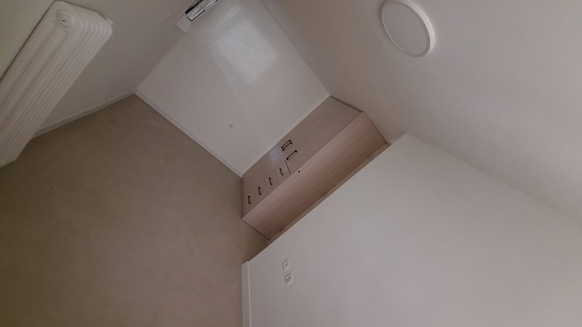 Κατασκευή Καινούριας Ντουλάπας με Μαύρα Πόμολα