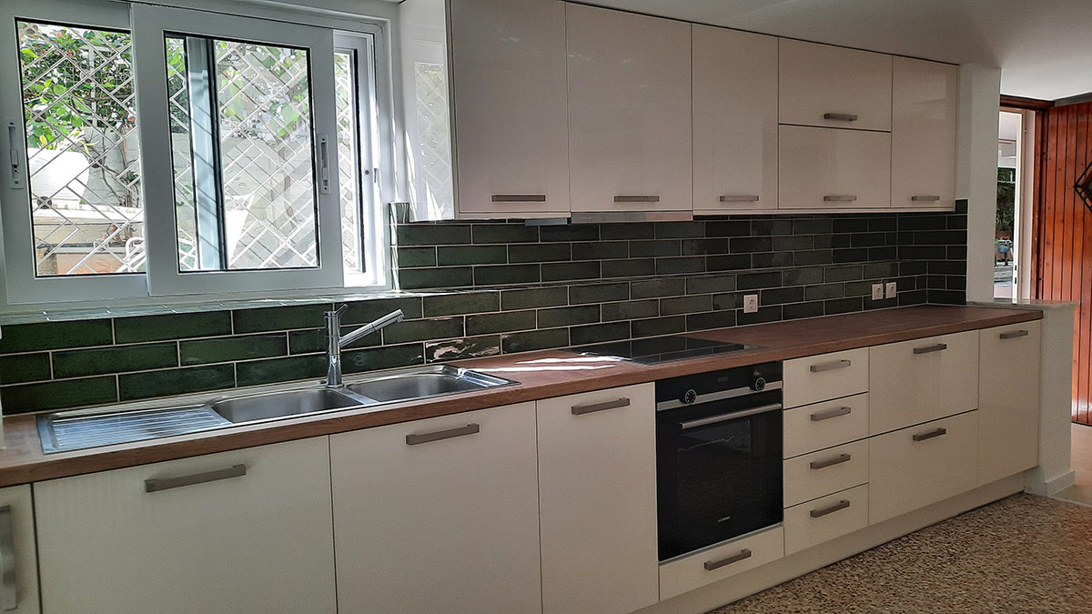 Μοντέρνα Κουζίνα σε Συνδιασμό με Ρετρό Στοιχεία