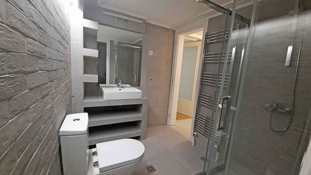 Μπάνιο με Επένδυση Τουβλάκι