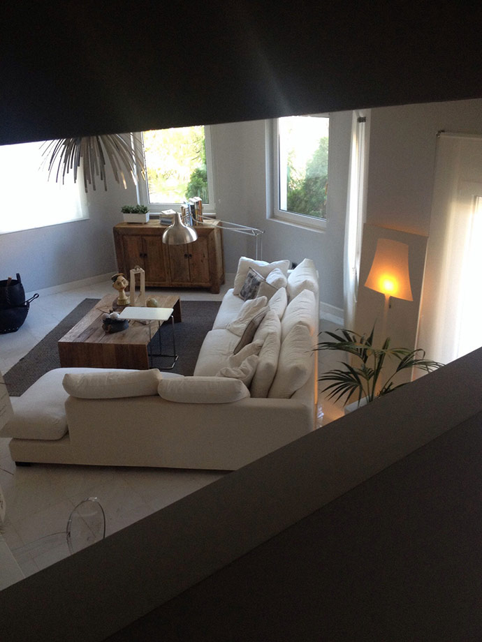 Κλείσιμο εσωτερικής σκάλας με τοίχο και άνοιγμα φωταγωγού