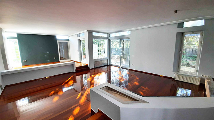 Γυάλισμα πατώματος με πολυουρεθανικά βερνίκια