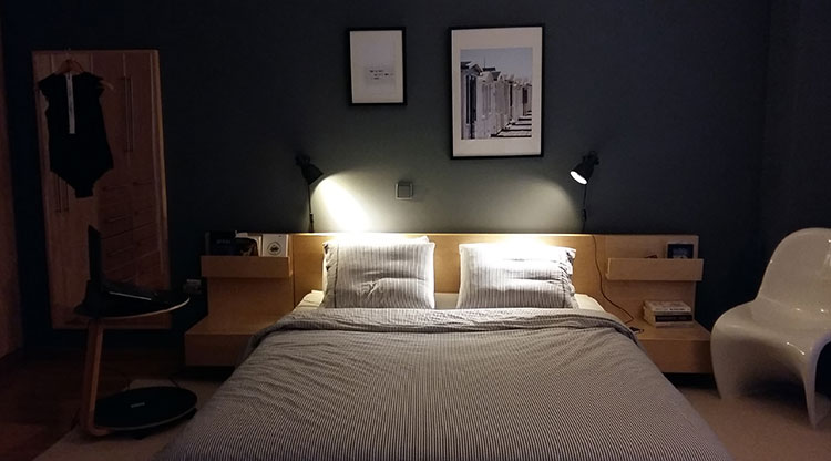 Μαύρος τοίχος σε υπνοδομάτιο