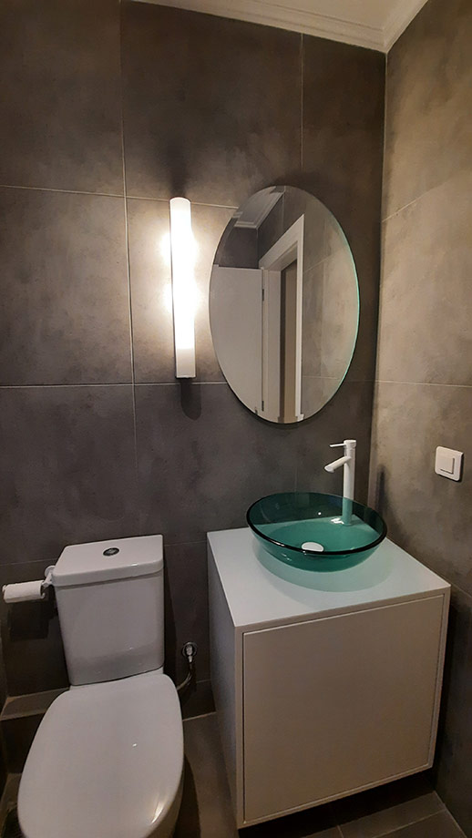 Γυάλινος Νιπτήρας με Στρογγυλό Καθρέφτη